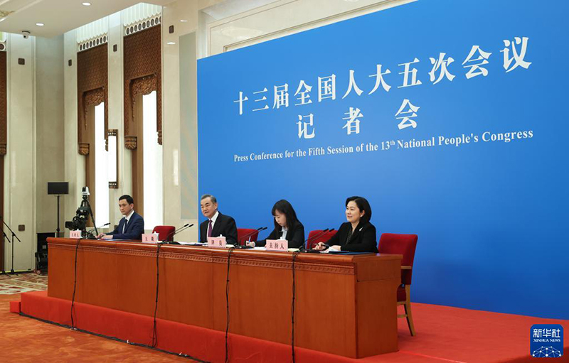 وزير الخارجية الصيني يلتقي بالصحافة لتناول السياسة الخارجية والعلاقات الخارجية للصين
