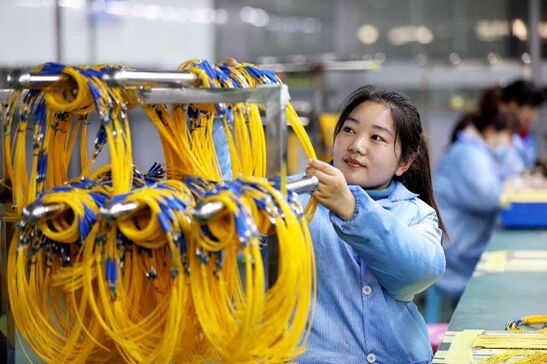تعليق: الصين تضخ المزيد من الطاقة الإيجابية في التنمية الاقتصادية العالمية