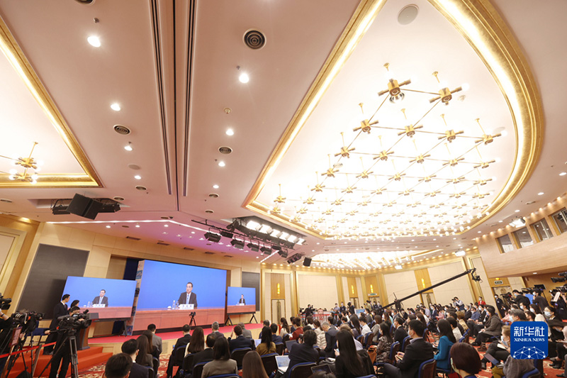 رئيس مجلس الدولة الصيني يلتقي الصحفيين بعد اختتام الدورة التشريعية السنوية