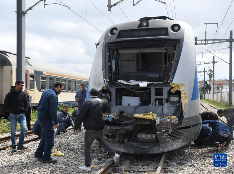 ارتفاع حصيلة إصطدام قطارين في تونس إلى 95 جريحا