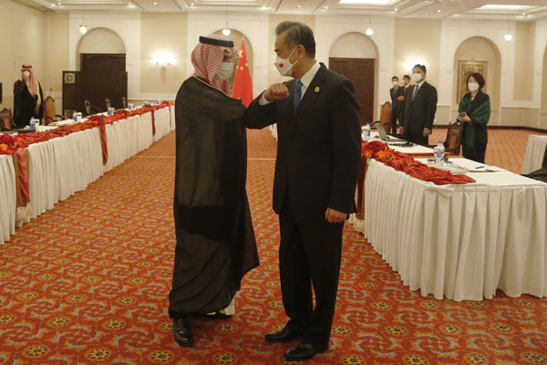 وزير الخارجية: الصين مستعدة لإقامة تعاون شامل ورفيع المستوى مع السعودية