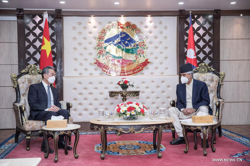 رئيس الوزراء النيبالي يلتقي وزير الخارجية الصيني بشأن تعزيز التعاون العملي