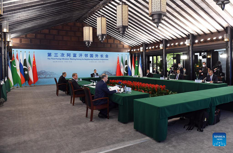 وزير الخارجية الصيني يترأس الاجتماع الثالث لوزراء خارجية الدول المجاورة لأفغانستان