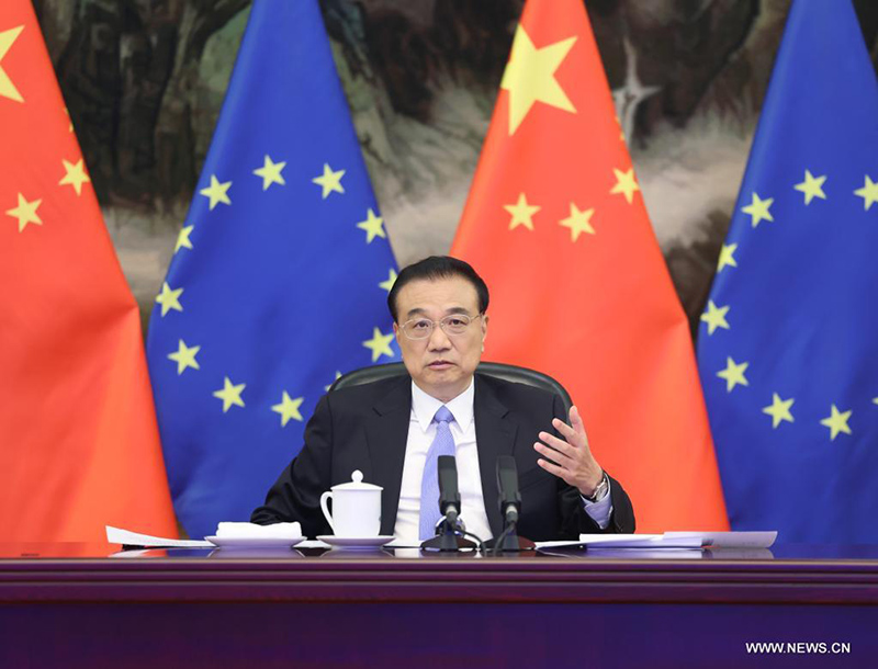 رئيس مجلس الدولة الصيني يدعو الصين والاتحاد الأوروبي إلى تعزيز الحوار والتنسيق وتعميق التعاون