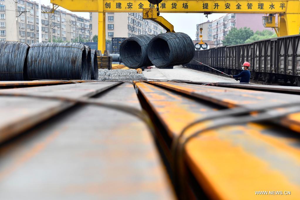 تنفيذ خدمات النقل حسب الطلب في محطة جينان الجنوبية للسكك الحديد بشرقي الصين