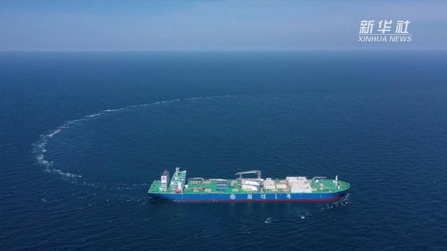 تشينغداو، شاندونغ: تسليم أول سفينة في العالم لتربية الأحياء المائية بطاقة 100 ألف طن