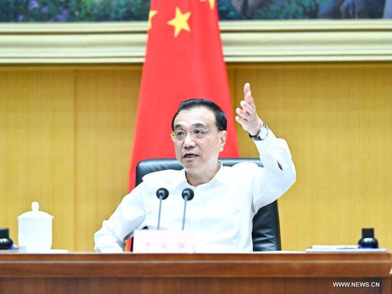 رئيس مجلس الدولة الصيني يشدد على تنفيذ سياسات استقرار الاقتصاد