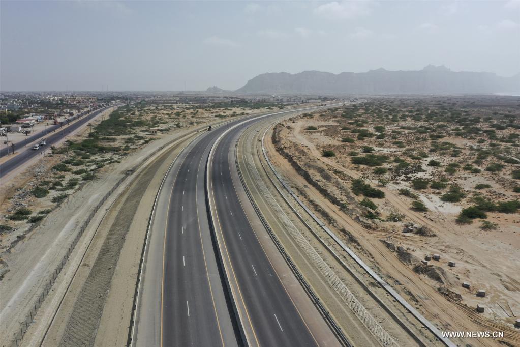 فتح طريق إيستباي السريع لميناء جوادار الذي أنشئ بمساعدة الصين في باكستان أمام حركة المرور