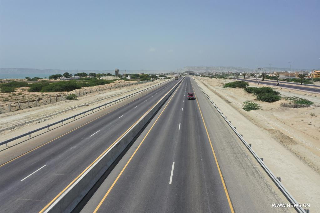 فتح طريق إيستباي السريع لميناء جوادار الذي أنشئ بمساعدة الصين في باكستان أمام حركة المرور