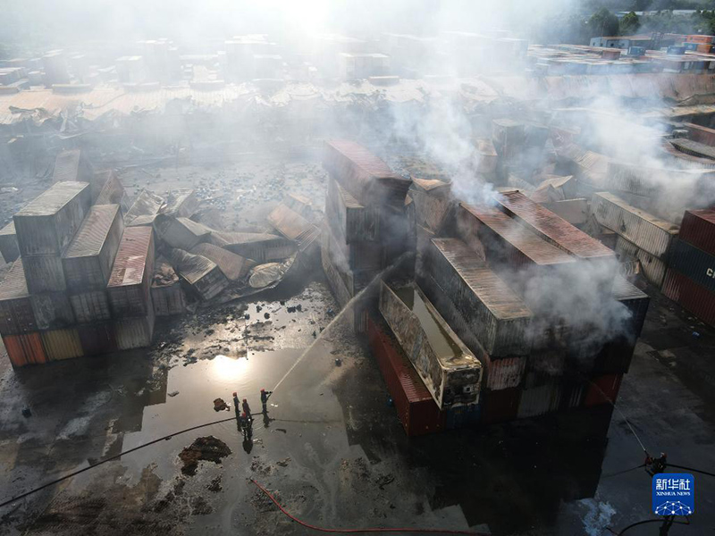 ارتفاع حصيلة ضحايا حريق مستودع حاويات في بنغلاديش إلى 43 شخصا