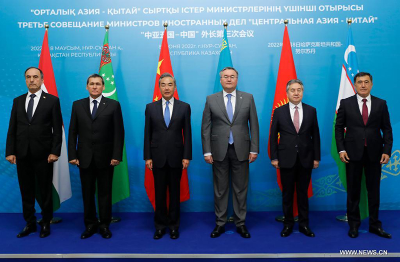 وزير الخارجية الصيني يحضر الاجتماع الثالث لوزراء خارجية الصين ودول آسيا الوسطى في قازاقستان