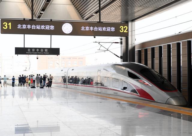 أضخم محور للسكك الحديدية في آسيا يعود للعمل مجددا