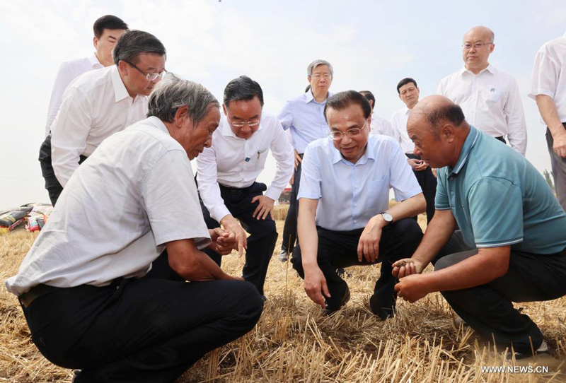 رئيس مجلس الدولة الصيني يشدد على ضمان أمن الحبوب وإمدادات الطاقة