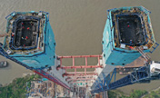جيانغسو: عملية بناء جسر لونغتان العابر على نهر يانغتسي تقوم على قدم وساق