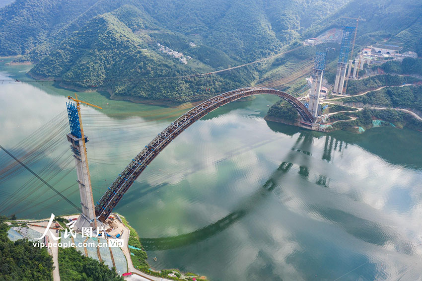 قوانغشى: أكبر جسر مقوس في العالم قيد الإنشاء