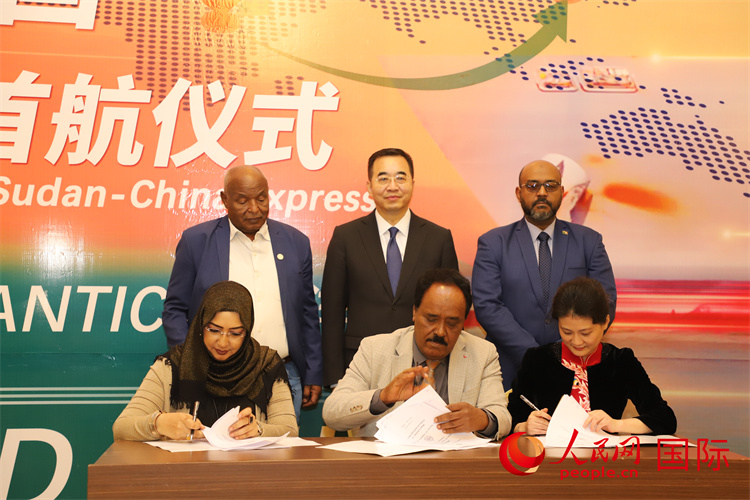 افتتاح أول خط شحن سريع بين السودان والصين 