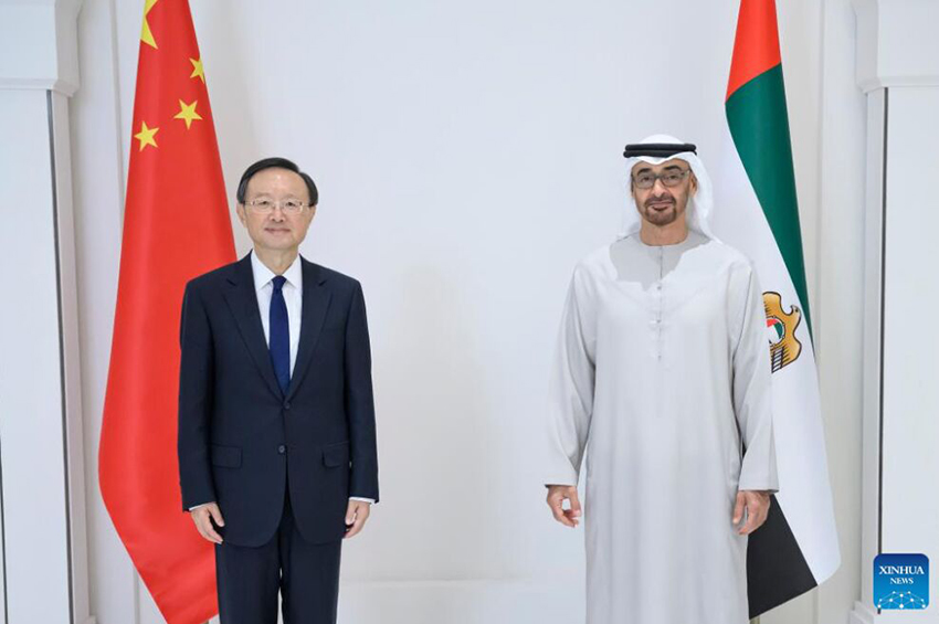 رئيس الإمارات يلتقي دبلوماسيا صينيا كبيرا لمناقشة العلاقات الثنائية والتعاون