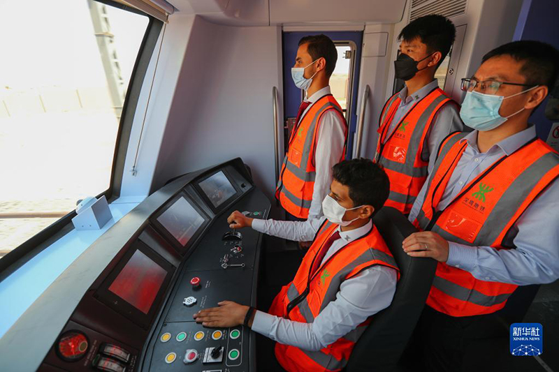 تقرير إخباري: السيسي يفتتح القطار الخفيف (LRT) بالتعاون مع الصين ومشروعات نقل أخرى
