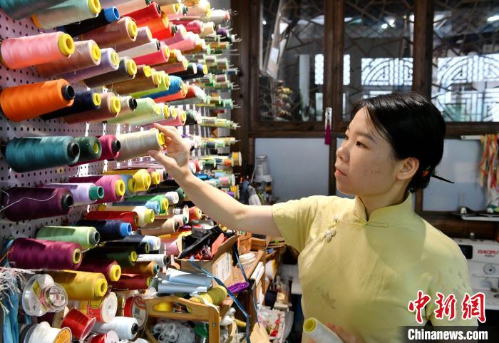 فوتشو: أزرار يدوية الصنع تنقل الثقافة الصينية