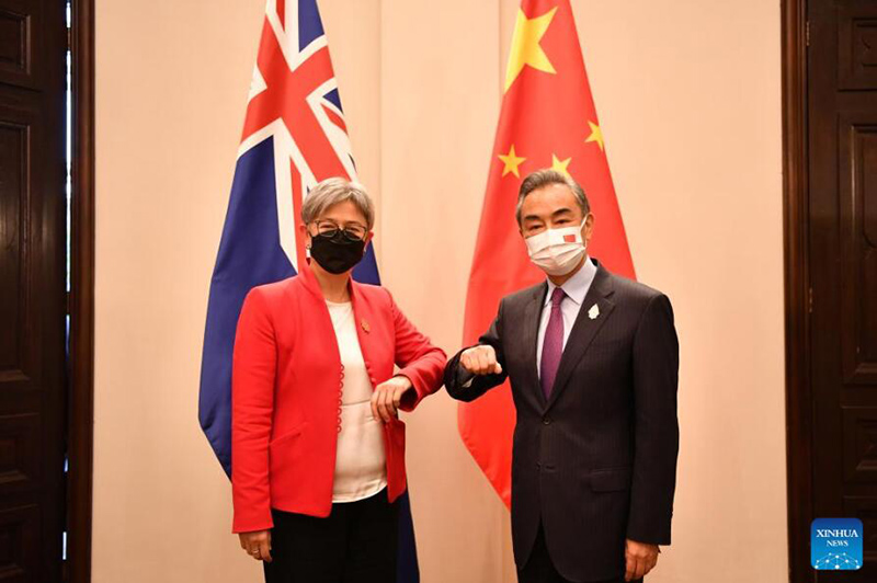 الصين وأستراليا تتفقان على تحسين العلاقات الثنائية