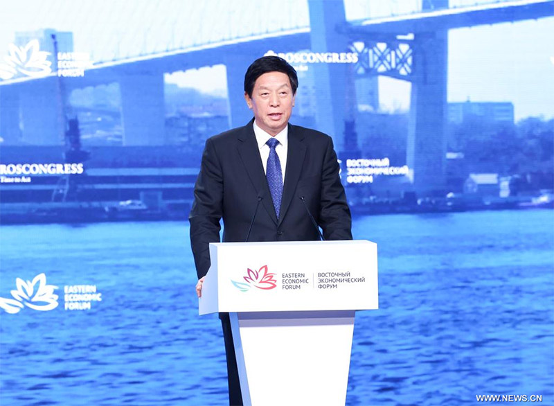كبير المشرعين الصينيين: الصين تدعم إقامة عالم متعدد الأقطاب والتعاون في الشرق الأقصى