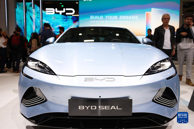 معرض السيارات بباريس يكشف النقاب على سيارات كهربائية صينية  