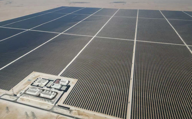 أول محطة للطاقة الشمسية بقطر تبدأ العمل