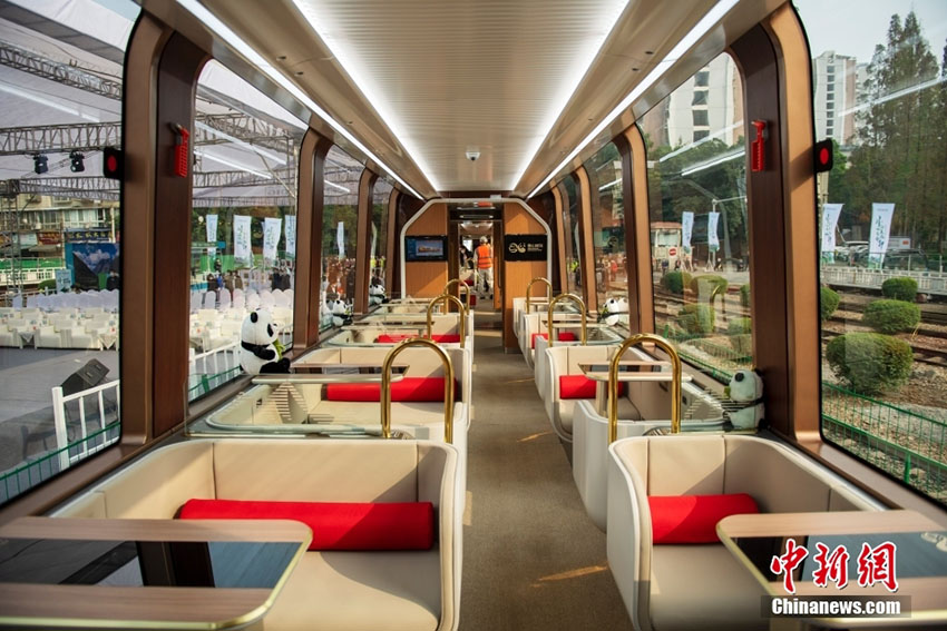 الصين تصنع أول قطار ركاب كهربائي مسنن السكك محلياً
