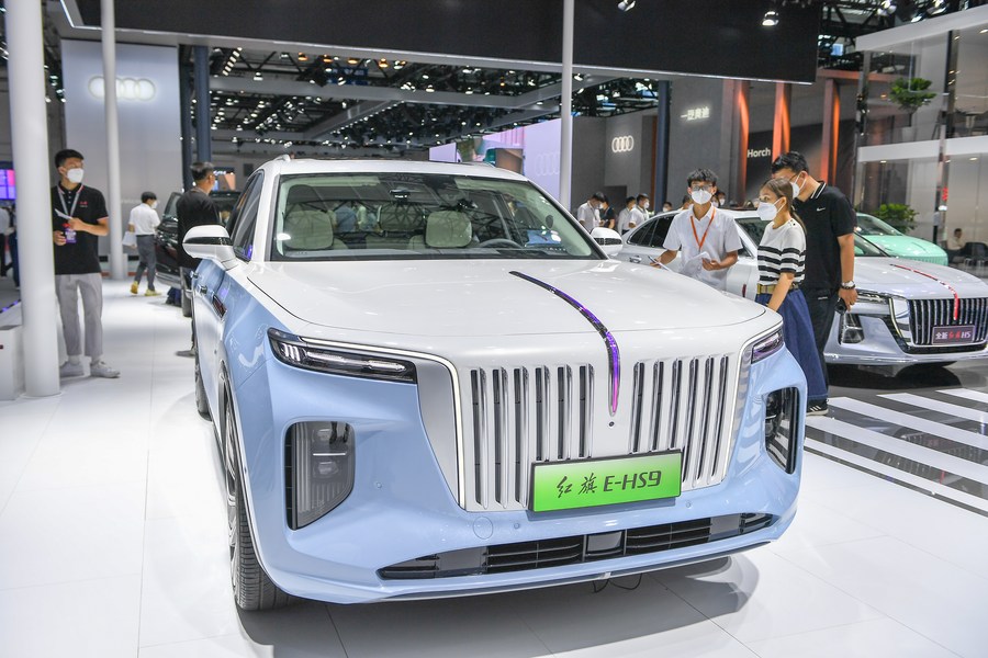 تقرير إخباري: أسواق السيارات الإماراتية تشهد زيادة في طلبات شراء المركبات الصينية الكهربائية