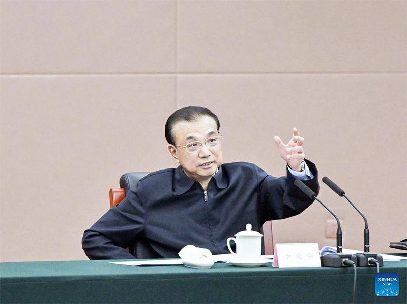 رئيس مجلس الدولة الصيني يشدد على تطبيق السياسات الداعمة لكيانات السوق