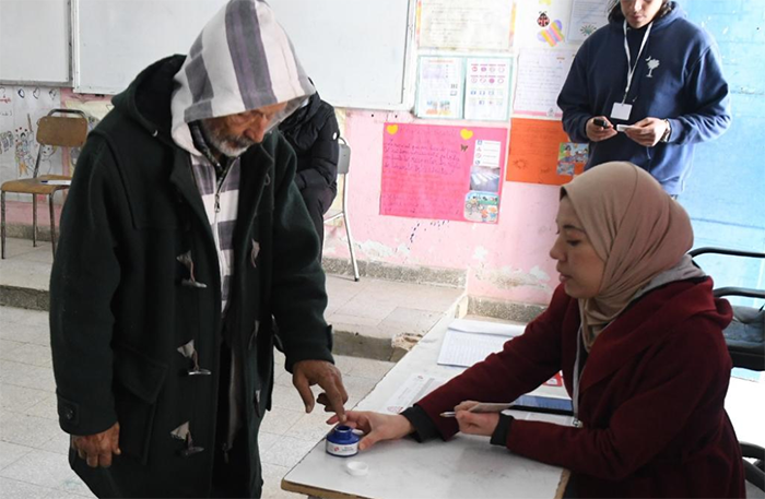 ارتفاع نسبة المشاركة في الدور الثاني من الانتخابات التونسية إلى 11.40 %