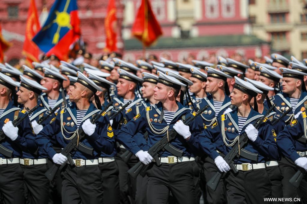 روسيا تقيم عرضا عسكريا ضخما بمناسبة عيد النصر