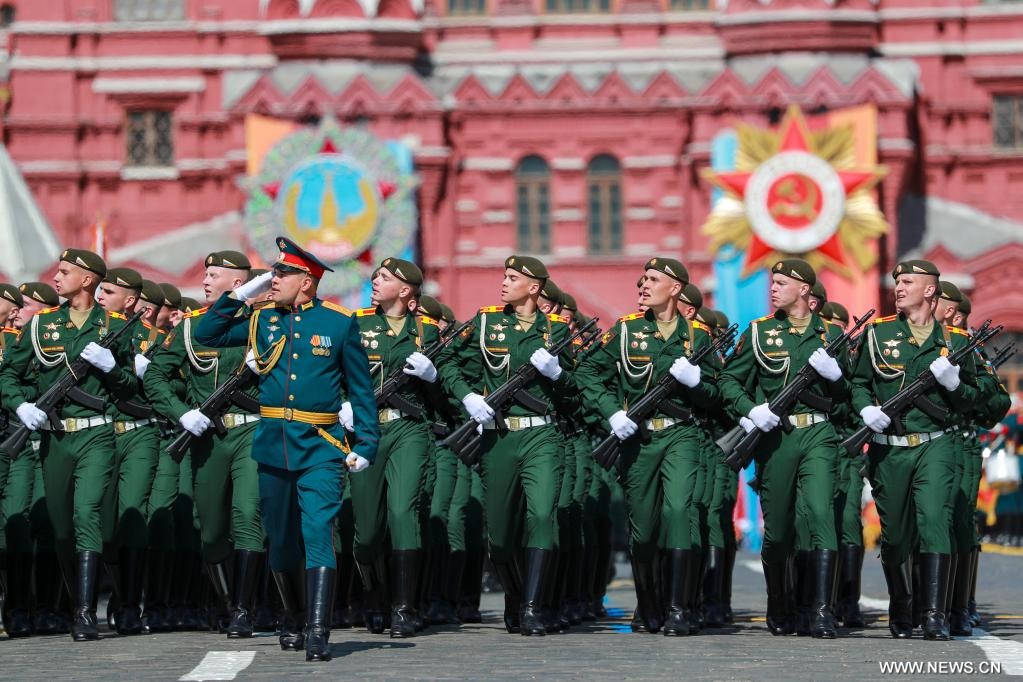 روسيا تقيم عرضا عسكريا ضخما بمناسبة عيد النصر
