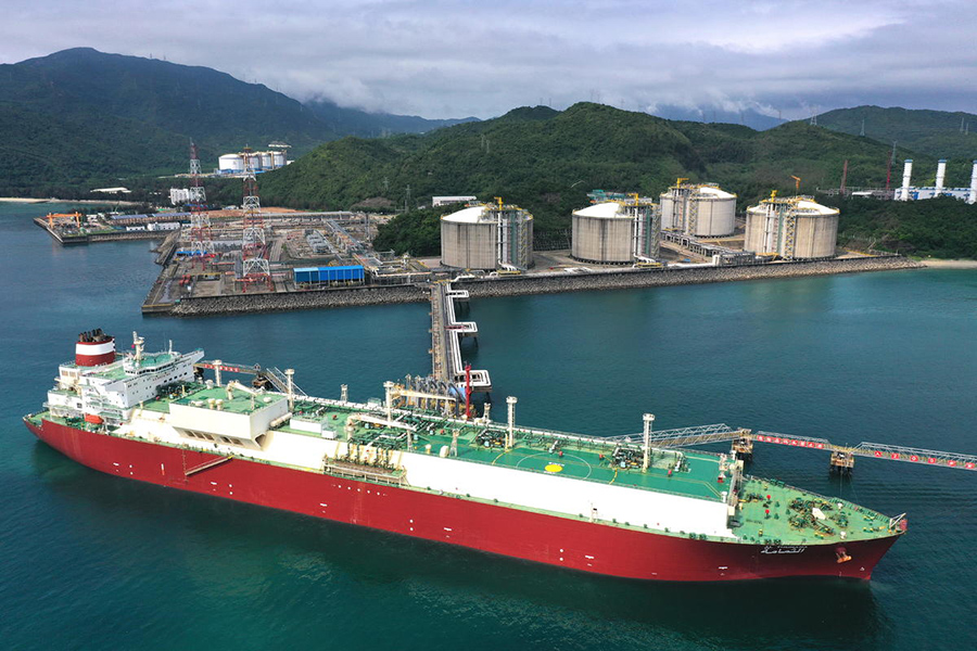 الصين تنهي تفريغ أول شحنة من الغاز الطبيعي المسال المستورد بالرنمينبي