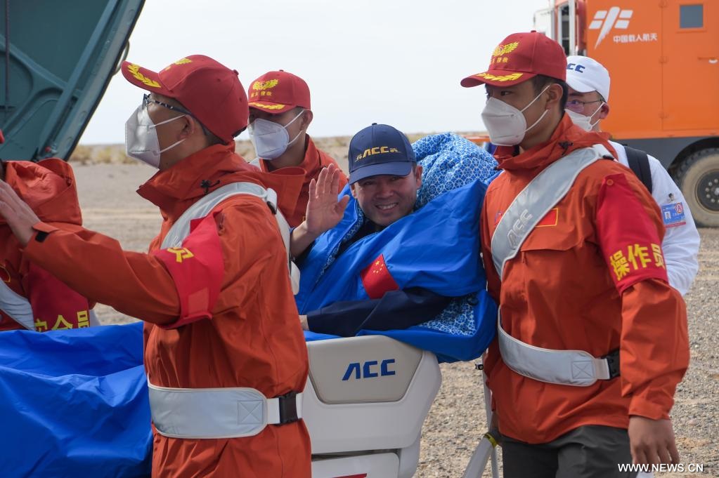 عودة رواد فضاء بعثة