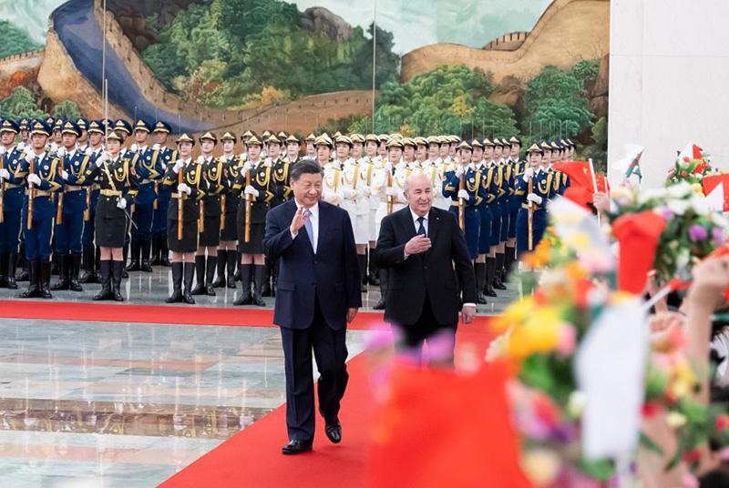 زيارة الرئيس الجزائري الى الصين .. العلاقات الجزائرية ـ الصينية تخلق عالم متعدد الأقطاب بعيدا عن السياسات الأحادية ومساعي الهيمنة
