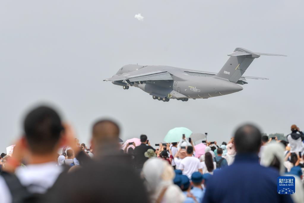 القوات الجوية الصينية تنظم استعراضا مميزا في سماء تشانغتشون