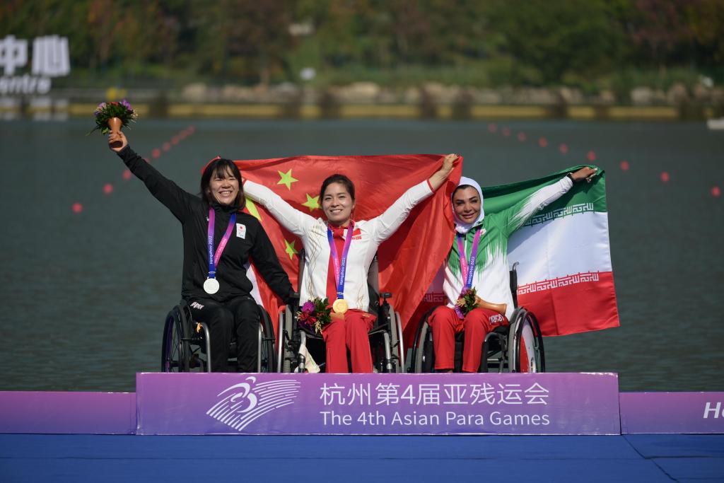 الصورة : نهائي سباقات التجديف للسيدات في دورة الألعاب البارالمبية الآسيوية الرابعة في هانغتشو شرقي الصين