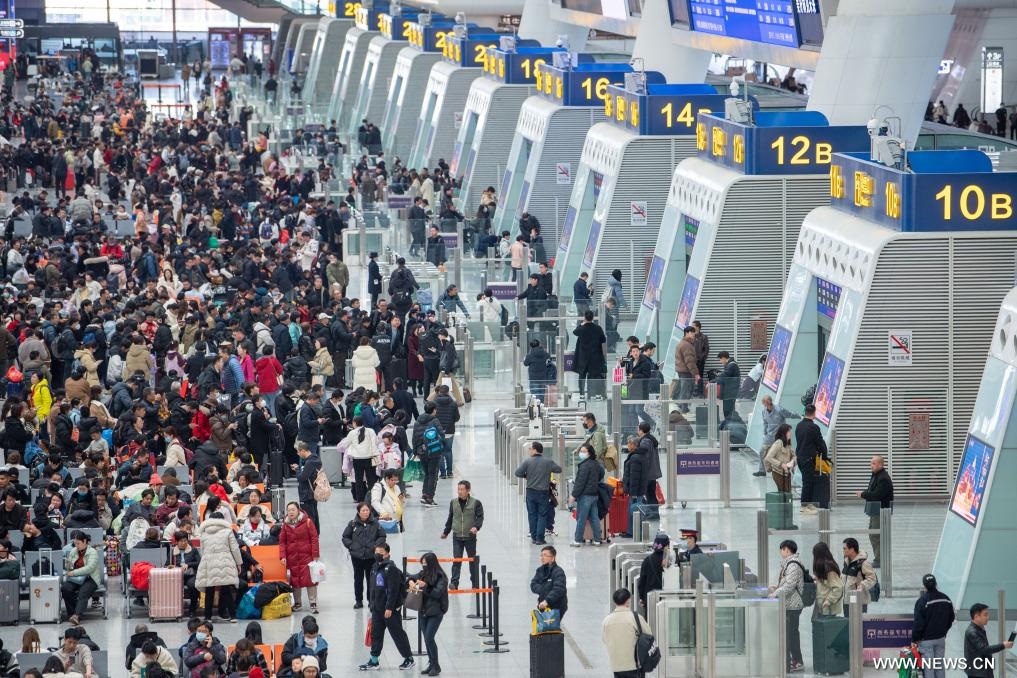 زيادة رحلات الركاب في آخر أيام عطلة عيد الربيع في الصين