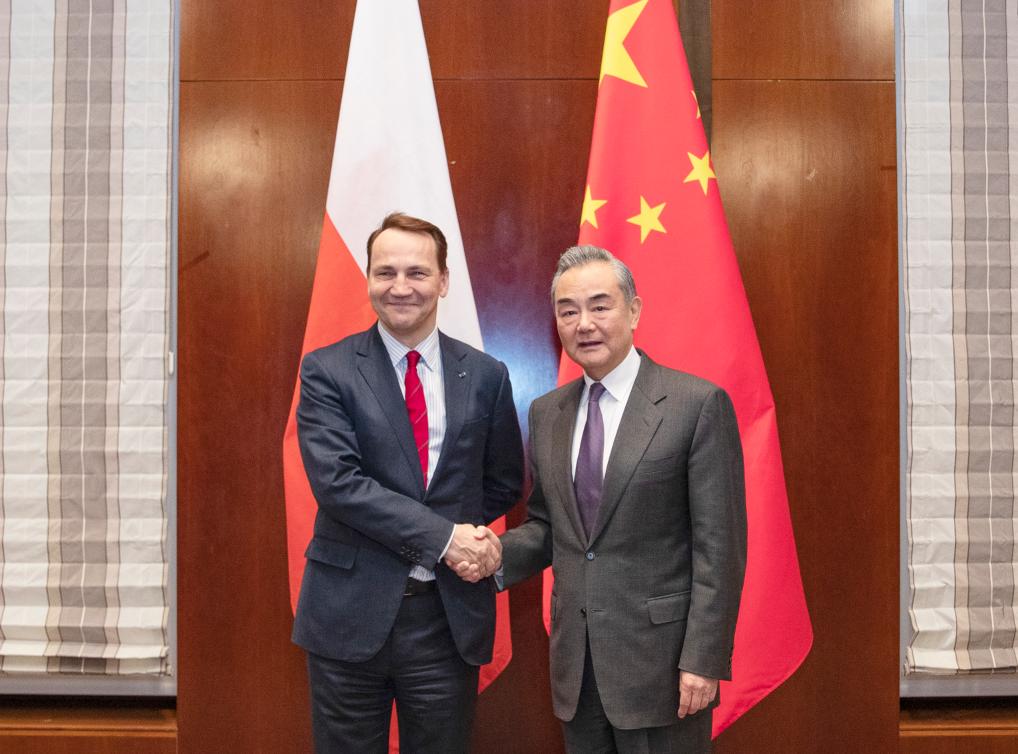 وزير الخارجية: الصين مستعدة لتعزيز التعاون متبادل المنفعة مع بولندا
