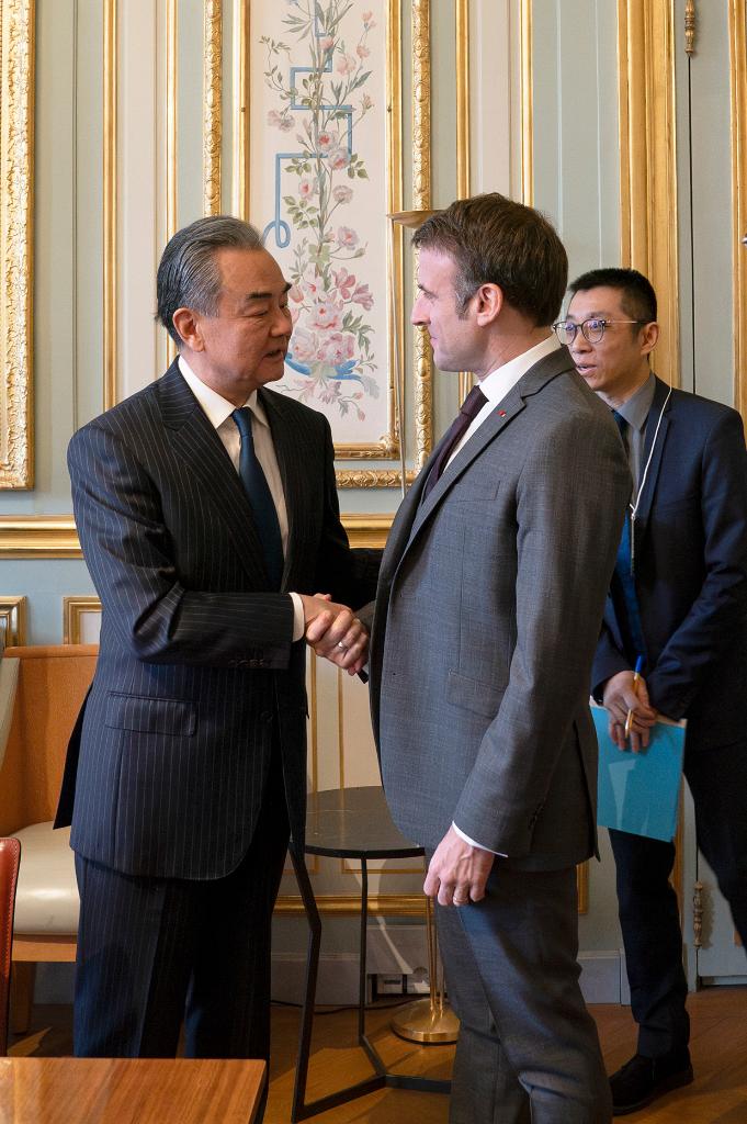 وزير الخارجية الصيني: على الصين وفرنسا تعزيز التنسيق الاستراتيجي والتعاون