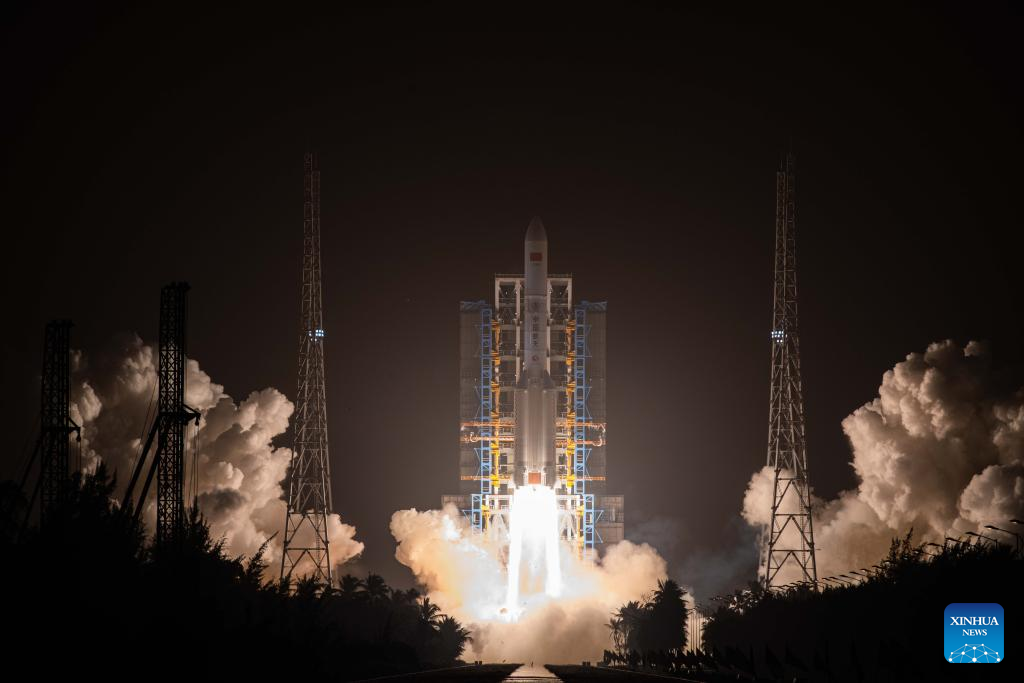 الصين تطلق قمراً صناعياً جديداً لتجربة تكنولوجيا الاتصالات