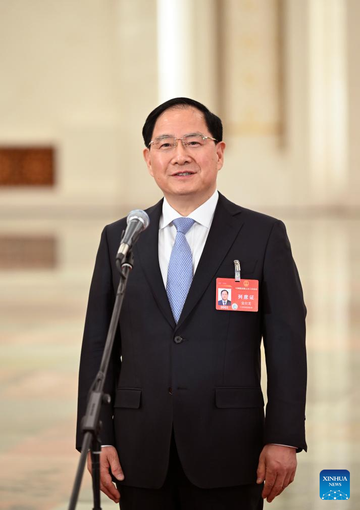وزير: الصين ستسعى إلى تعزيز الإصلاح والانفتاح لدفع التصنيع الجديد