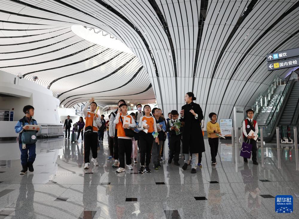 افتتاح خط جوي جديد بين بكين وهونغ كونغ