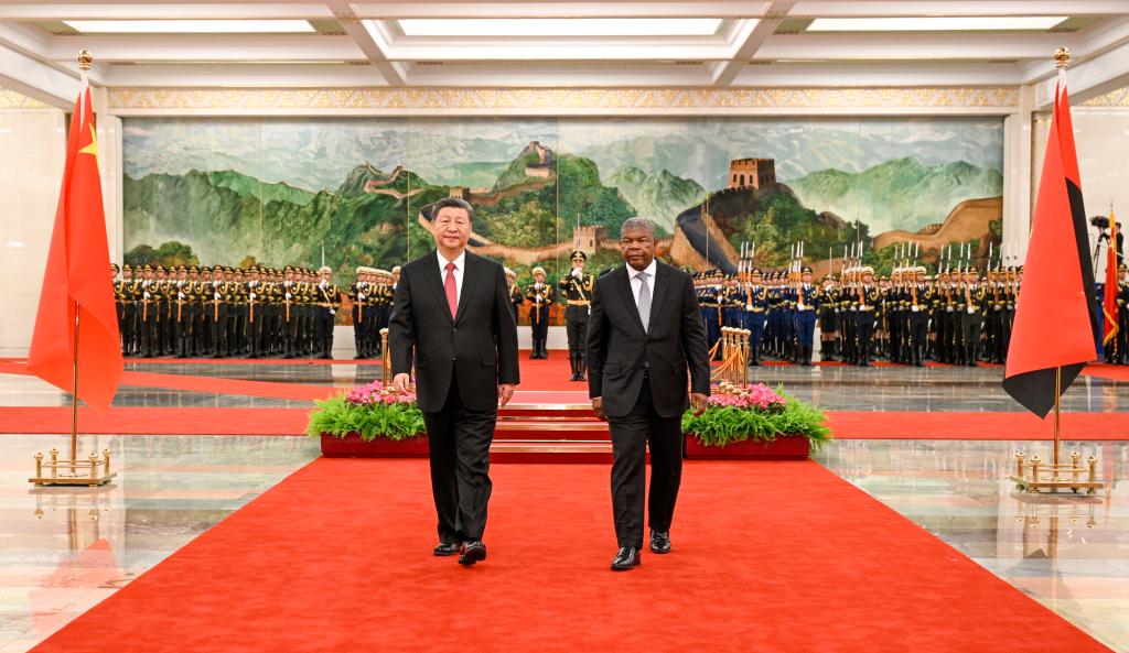 الصين وأنجولا ترفعان مستوى العلاقات الثنائية على هامش عقد محادثات بين رئيسي البلدين