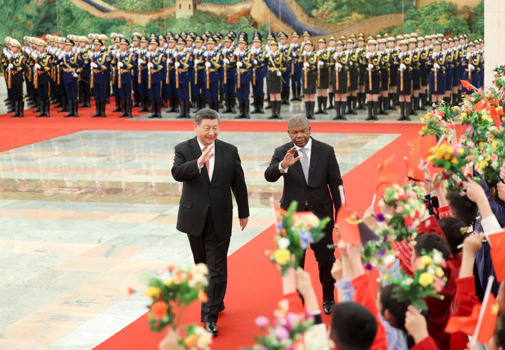 الصين وأنجولا ترفعان مستوى العلاقات الثنائية على هامش عقد محادثات بين رئيسي البلدين
