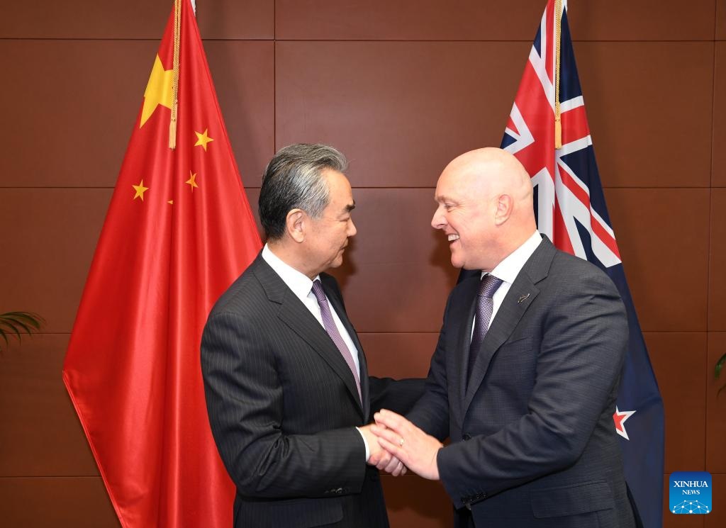 الصين ونيوزيلندا تتعهدان ببذل الجهود لزيادة تعزيز العلاقات