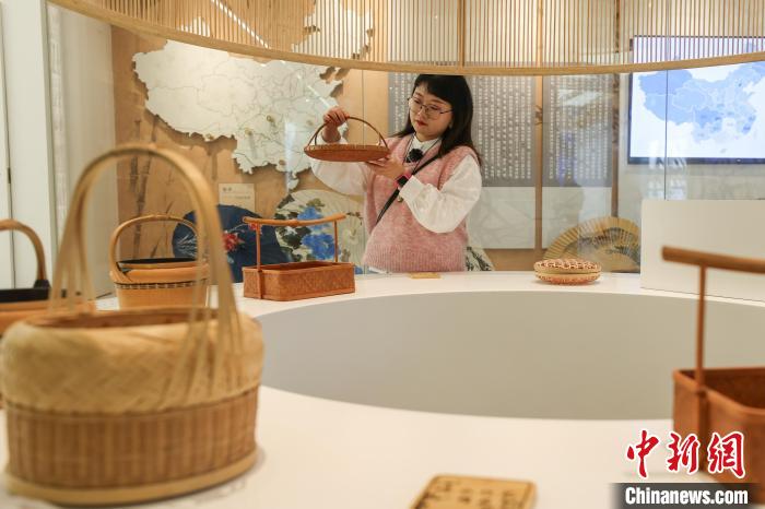 متحف ثقافة الخيزران بقويتشو .. حكاية شجرة الخيزران الصينية