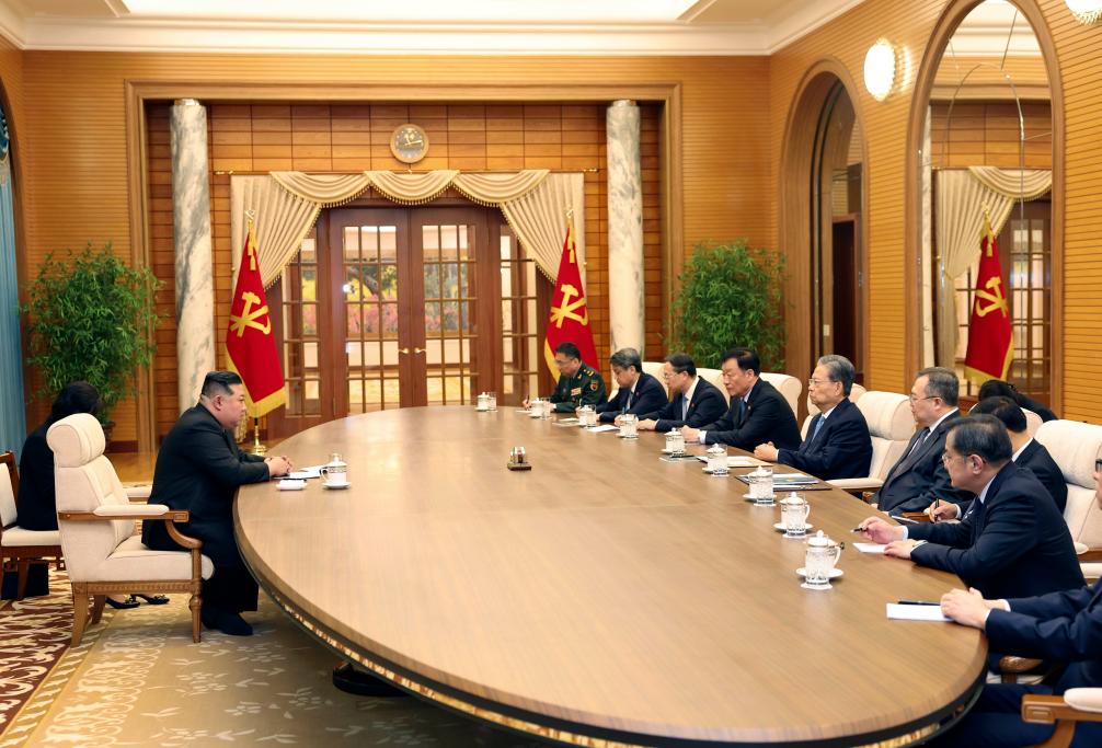 كبير المشرعين الصينيين يلتقي زعيم كوريا الديمقراطية