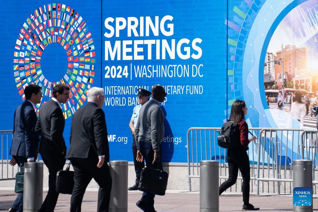 صندوق النقد الدولي يرفع توقعاته للنمو العالمي في عام 2024 إلى 3.2 بالمئة